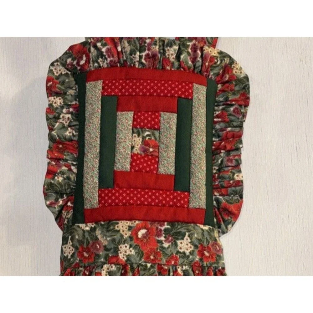 Christmas Quilted Apron Pockets. Snap Top Straps